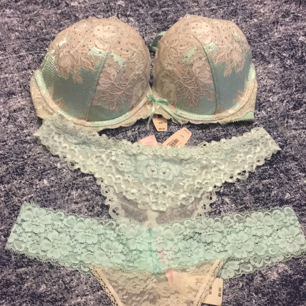 Victoria's Secret bridal lingerie set w/ 2 panties